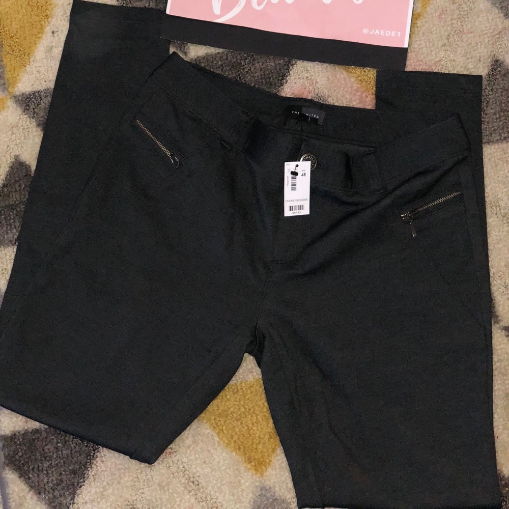 ⭐️NWT ✨ The Limited Grey Stretch Jeggings